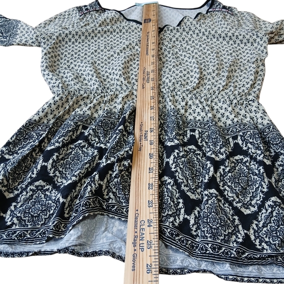 Maurices Women's Size Small Black and Cream Patterned Blouse - Picture 7 of 8